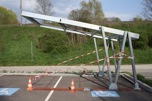 © Weimann / Am Wochenende wird das Solarcarport fertig aufgestellt sein