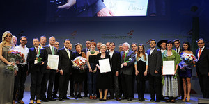 © Thomas Jantzen/ORF - Glückliche Preisträger und Gratulanten in Wien