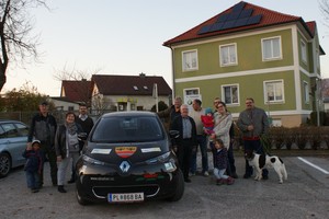 © Energiegruppe Hafnerbach - Große Freude über das neue E-Carsharing Fahrzeug