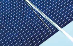 ©  Fraunhofer ISE / Solarzelle mit leitfähigem Kleber und Zellverbinder