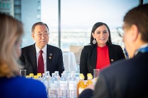 © Paul Gruber BMNT/ Der ehemalige UN-Generalsekretär Ban Ki-Moon und Nachhaltigkeitsministerin Köstinger bei der Konferenz