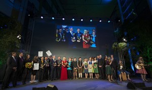 © ORF/Thomas Jantzen / Die Gewinner freuen sich über die Auszeichnung