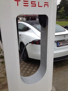 © Tesla Motors- Supercharger