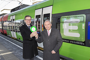 © Energie Steiermark/ Die steirische S-Bahn im E-Design: Franz Suppan von der ÖBB (li.) mit Christian Purrer, Vorstandssprecher der Energie Steiermark