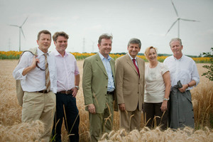 © ÖVP/Jakob Glaser  -  Vizekanzler Spindelegger und sein Team beim Windpark