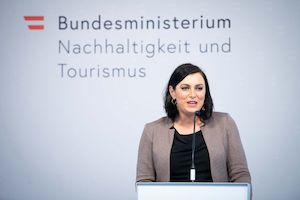 © BMNT Paul Gruber/  Nachhaltigkeitsministerin Elisabeth Köstinger