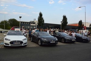 © Tesla Motors Inc- Beim neuen Supercharger in Graz