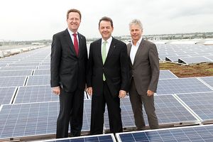 © Arman Rastegar - Große Freude über die große Dach-PV-Anlage in Wien, die demnächst fertig gestellt werden soll