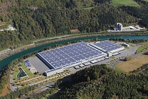 © Hofer- Das riesige Photovoltaikprojekt am Dach