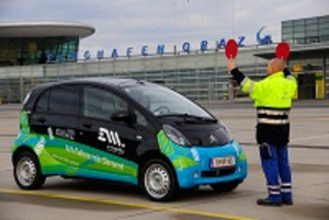 © Graz Holding- Elektroauto am Flughafen Graz