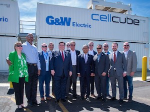 ©  G&W Electric  / Der Gouverneur von Illinois bei seinem Besuch bei G&QW Electric  mit Vertreter:innen von ComEd und G&W Electric