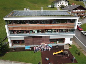 © Haselwanter Energie Tirol / Große Freude über die neue Anlage am Dach