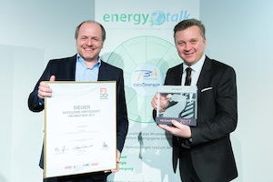 © energytalk/GEOPHO -Die energytalk-Veranstalter Hans-Peter Moser und Robert Pichler freuen sich über den PR-Panther in der Kategorie Wirtschaft