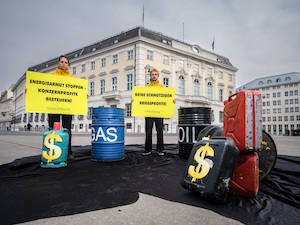 © Mitja Kobal Greenpeace / Protest vor dem Bundeskanzleramt