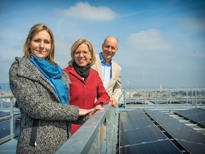 © BMK   Cajetan Perwein  /PVA GF Vera Immitzer, Klimaministerin  Leonore Gewessler  und Sunstastic.Solar GF Markus König