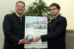 © Global2000/ Umweltminister Andrä Rupprechter und Johannes Wahlmüller von Global 2000