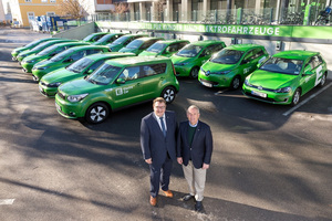 © Energie Steiermark- Harry Schiffer/Martin Graf (li.) und Christian Purrer bei der Übernahme der neuen E-Fahrzeuge