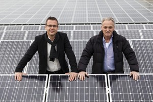 © Dietmar Mathis -Firmeninhaber Peter Buhmann (hpa AG) und Geschäftsführer Peter Mostögl (i+R energie GmbH).