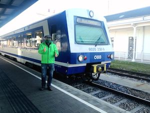 © Kainz/ Der Gänserndorfer Stadtrat Günter Schweitzer, zuständig für öffentlichen Personennahverkehr, am Bahnhof Gänserndorf