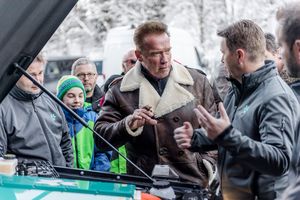 © Kreisel Electric/ Arnold Schwarzenegger informierte sich über alle Details