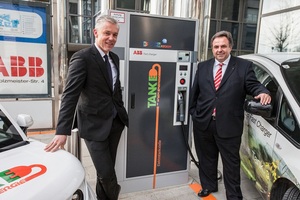 © ABB- Wien Energie Geschäftsführer Robert Grüneis und ABB Vorstandsvorsitzender Franz Chalupecky eröffneten die Schnellladestation für Elektroautos am Wienerberg.