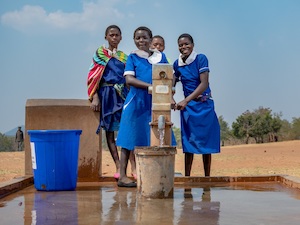 © Viva con Agua /Brunnen in Malawi, errichtet mit Unterstützung von Viva cViva Con Aqua/ Ein Brunnen in Malawi, errichtet mit Unterstützung von Viva con Agua Österreich.