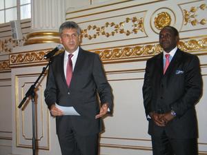 © oekonews W.J.Pucher  - Außenminister Spindelegger & UNIDO Präsident Dr. Kandeh K. Yumkella