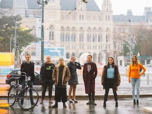 © System Change, not Climate Change / Die Aktivist:innen vor dem Rathaus