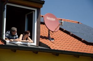 © Ludwig Bernhard Eder / Die Familie Binder freut sich bei jedem seitlichen Blick aus dem Fenster über die Solarstromanlage