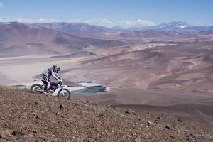 © Red Bull Content Pool /  Eine gewaltige Herausforderung - mit der KTM Freeride auf den Vulkan