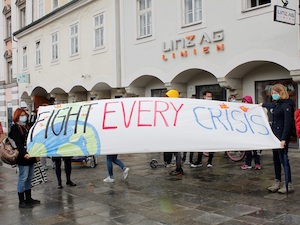 © Sandra Brandstätter FFF Linz/ Fight ever crisis, so die Devise der Demo