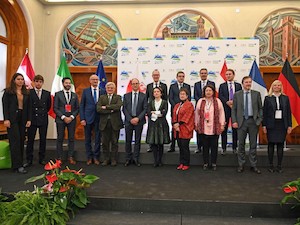 © LPA Trentino / Politische Vertreter:innen der EUSALP-Regionen bei der Generalversammlung in Trient