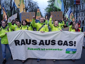 © Global 2000 Paul Simon / RAUS AUS GAS" Demo in Wien