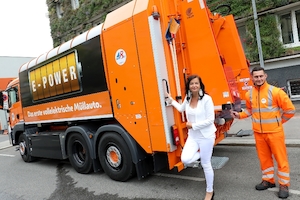© PID/Christian Fürthner - Ulli Sima präsentiert das erste vollelektrische Müllsammelfahrzeug Österreichs