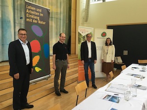 © Thomas Mair /  Illwerke VKW-Vorstand Helmut Mennel, Energiemanager Albert Rinderer, Landesrat Johannes Rauch und Karin Feurstein-Pichler vom Energieinstitut