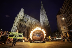 © Greenpeace / Mitja Kobal - Brennende Erde: Es muss endlich gehandelt werden