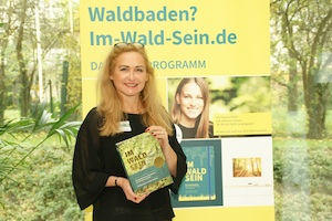 © oekonews W.J.Pucher/ Verlegerin und Autorin des Buches „ Im Wald Sein“  Dr. Melanie H. Adamek