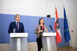 © BMNT Paul Gruber/  Nachhaltigkeitsministerin Elisabeth Köstinger und Finanzminister Hartwig Löger