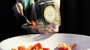 © Wiener Tafel/ Die wiederverwendbare Box hilft gegen Lebensmittelverschwendung und unterstützt die Wiener Tafel