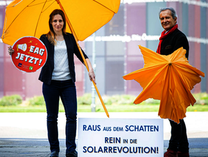 © PVA Astrid Knie / Raus aus dem Schatten - rein in die Solarrevolution!