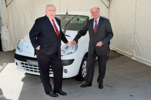 © Renault- Dr. Michael Häupl und Dr. Erwin Pröll waren begeistert vom Renault Kangoo Z.E.