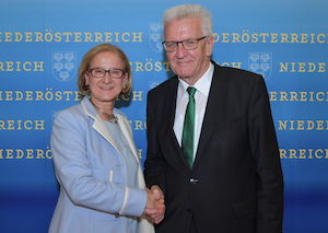 © NLK Pfeiffer / Landeshauptfrau Johanna Mikl-Leitner und der Ministerpräsident von Baden-Württemberg, Winfried Kretschmann, im Palais NÖ
