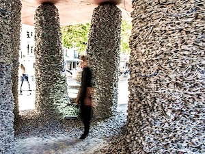 © Gramazio Kohler Research/ETH Zürich/Martin Rusenov  / Der „Rock Print Pavillon“ in Winterthur zeigte, wie eine stabile Konstruktion aus losen Steinen und Bindfaden entstehen kann, errichtet vom Roboter