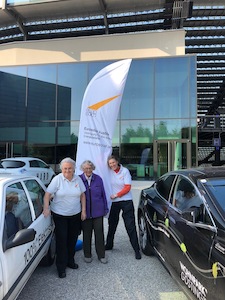 © LP / Die Eurosolar-Damen Helga Morocutti, Ingrid Wagner und Barbara Bittner reisten mit dem E-Auto an. Diesen Damen hat die Solarbewegung viel zu verdanken.