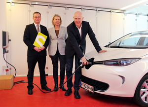 © Renault/ Smatrics-Geschäftsführer Dr. Michael Fischer, Dorit Haider von Renault und Zukunftsforscher Matthias Horx