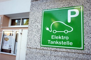© oekonews- Doris Holler-Bruckner / Vis-a-Vis gibt es die E-Ladestation der Gemeinde Ardagger